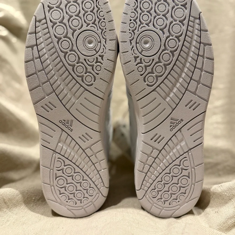 Men’s
Adidas Classic White Basketball Trainers size 8 - Picture 5 of 10